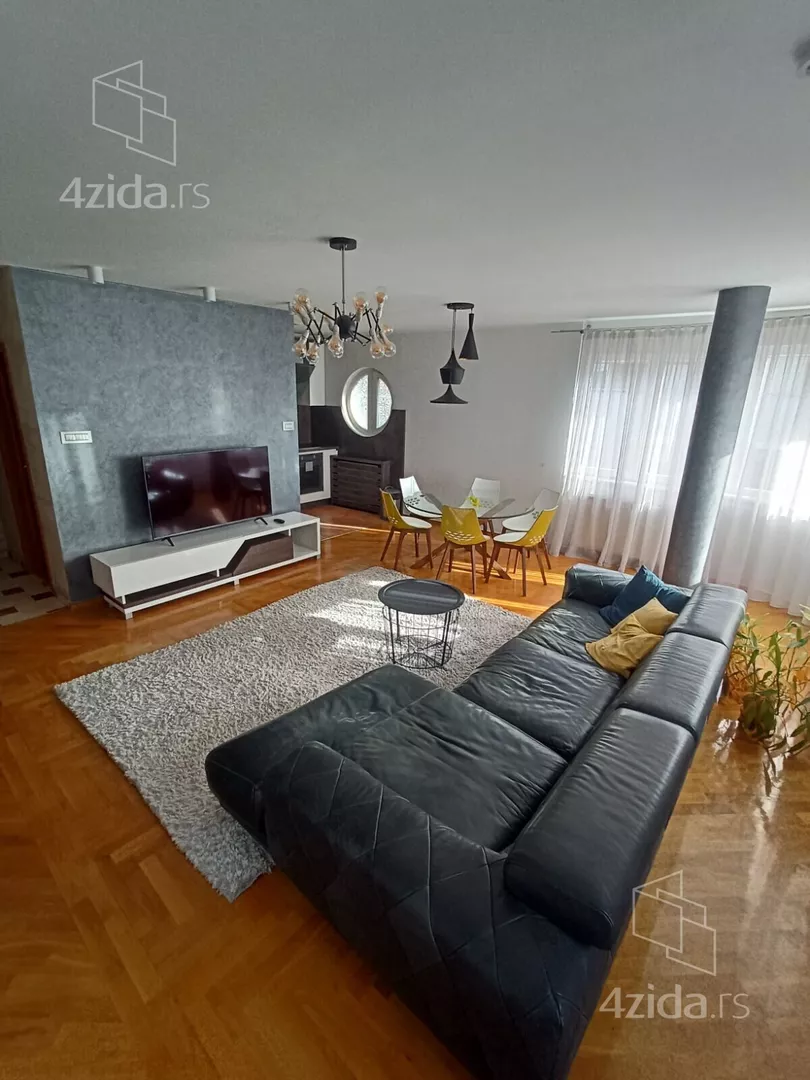 Četvoroiposoban stan | 4zida