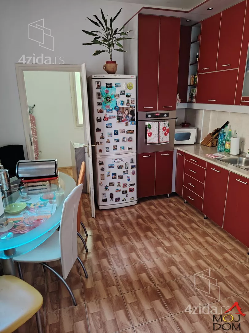 Četvoroiposoban stan | 4zida