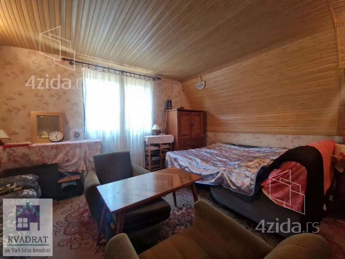 Plac | 4zida