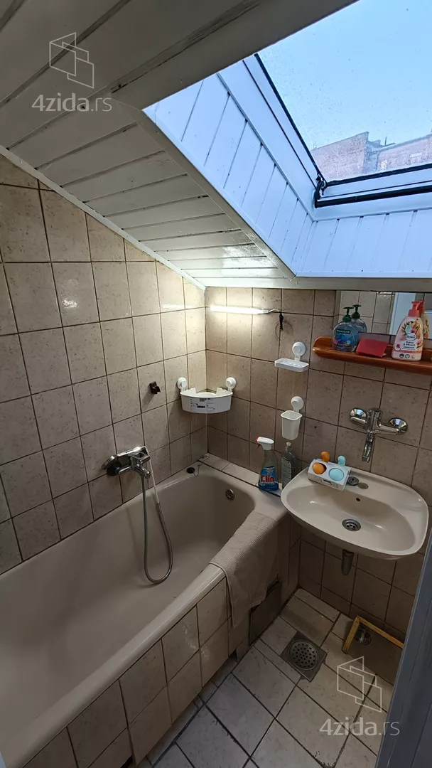 Četvoroiposoban stan | 4zida