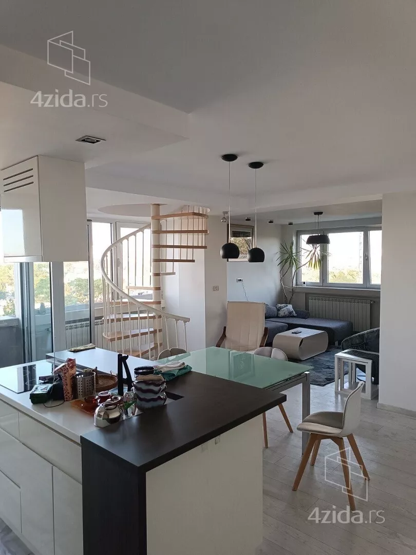 Četvoroiposoban stan | 4zida