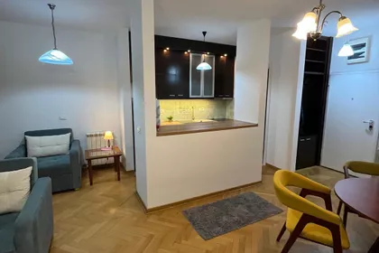 Krunski venac | 4zida.rs