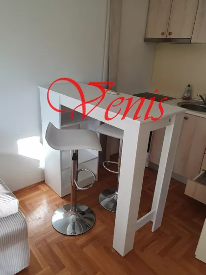 Polgar Andraša | 4zida.rs