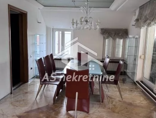 Četvoroiposoban stan | 4zida