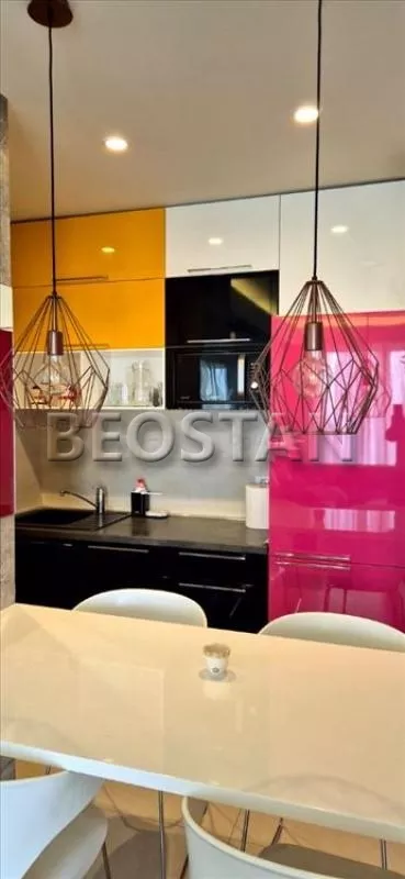 Tadije Sondermajera | 4zida.rs