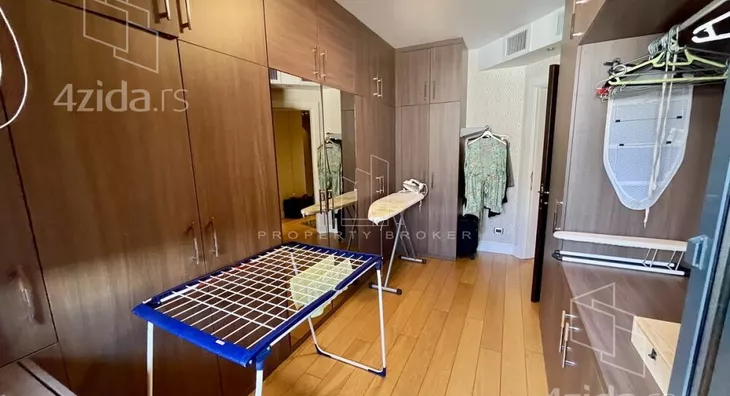 Petoiposoban stan | 4zida