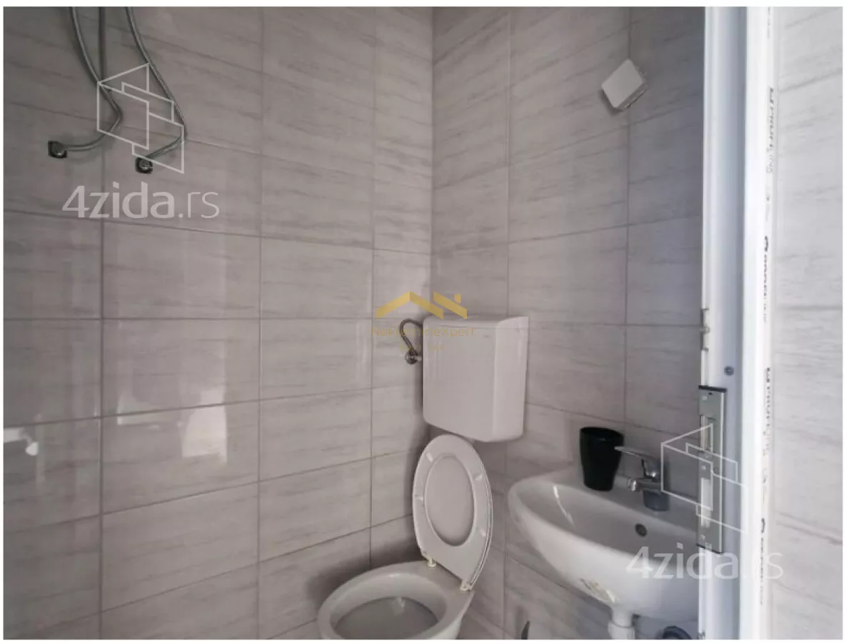 Poslovna zgrada | 4zida