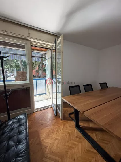 Vukov Spomenik | 4zida.rs