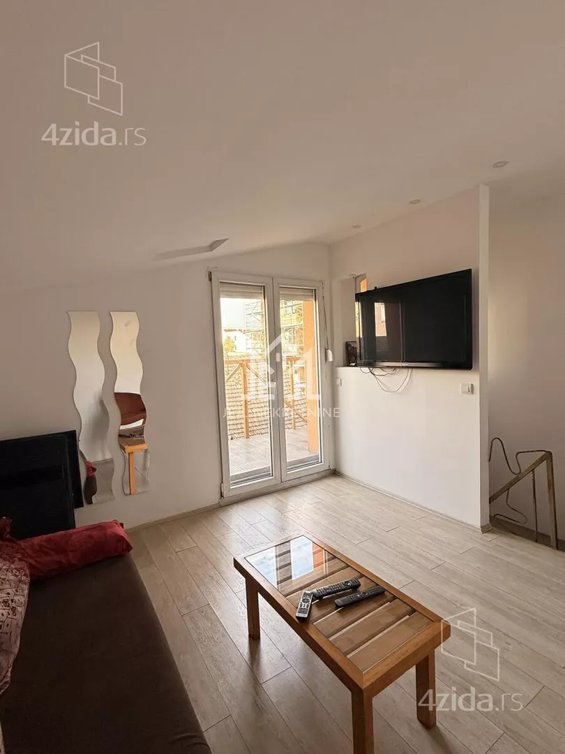 Petosoban stan | 4zida