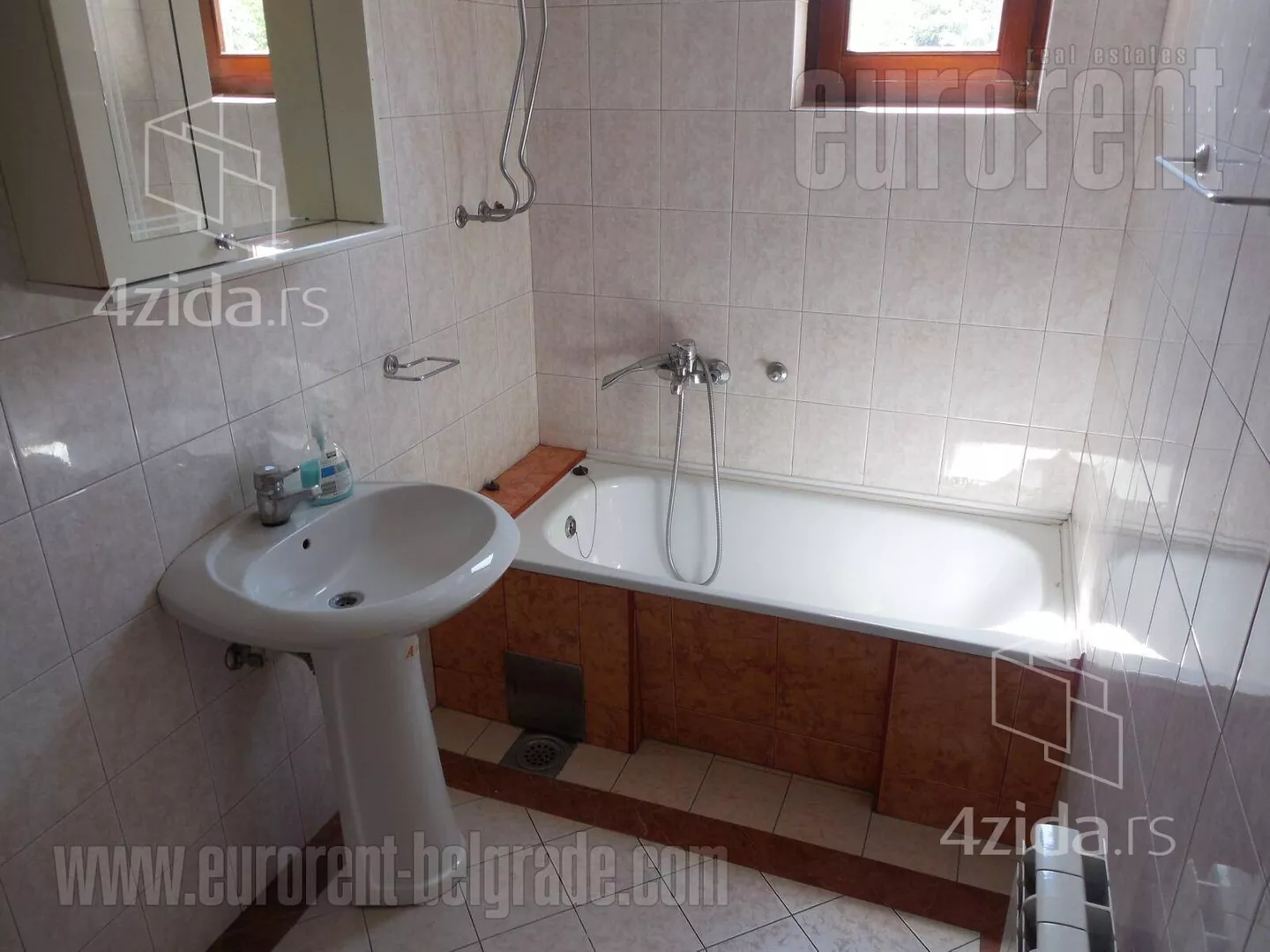 Šestosoban stan | 4zida