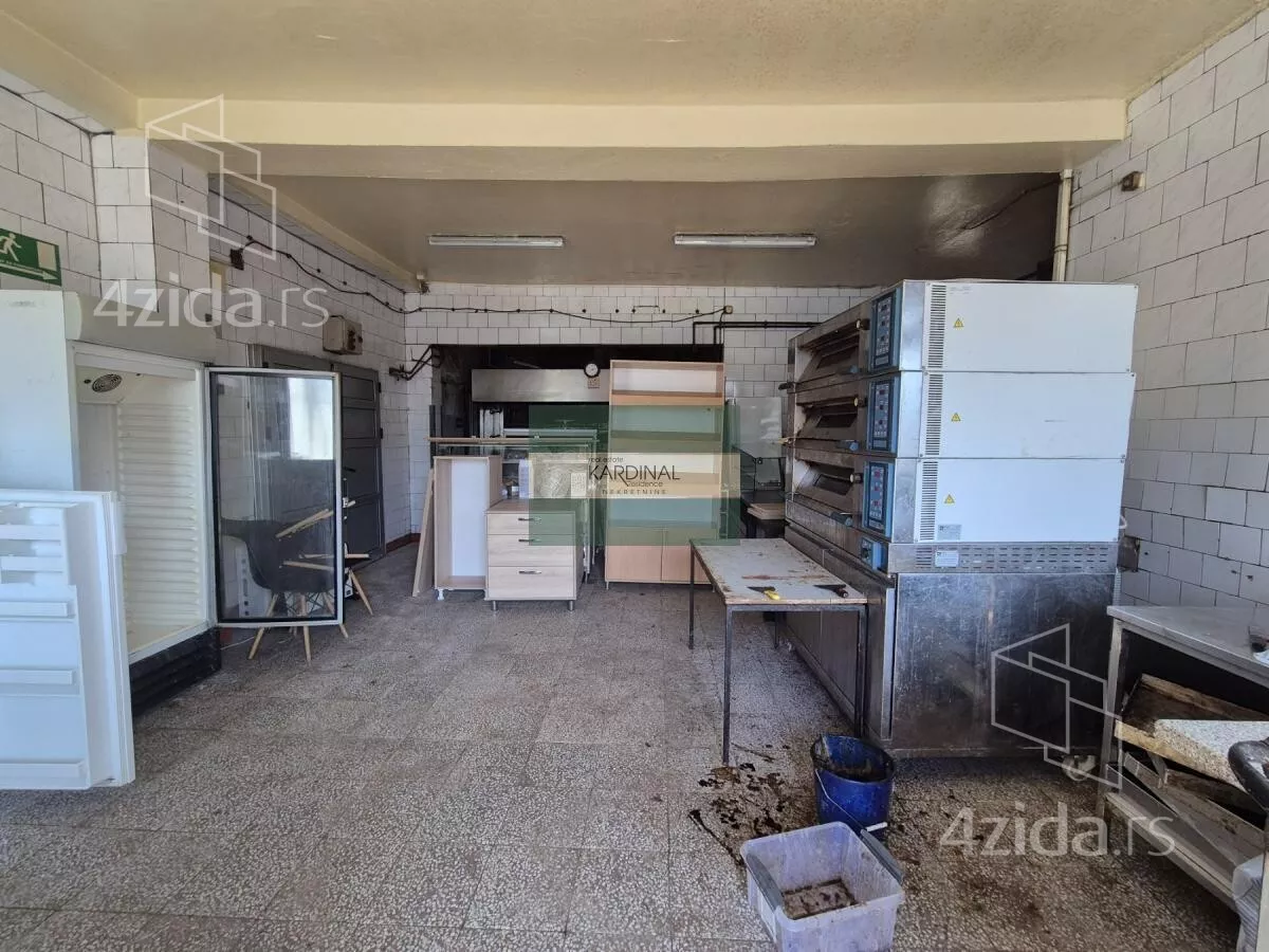 Poslovna zgrada | 4zida