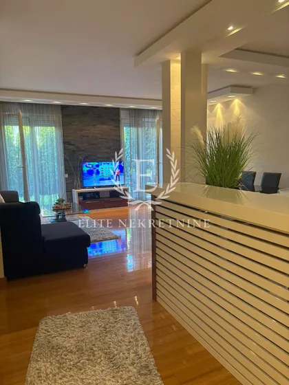 Astana Beli Dvor | 4zida.rs