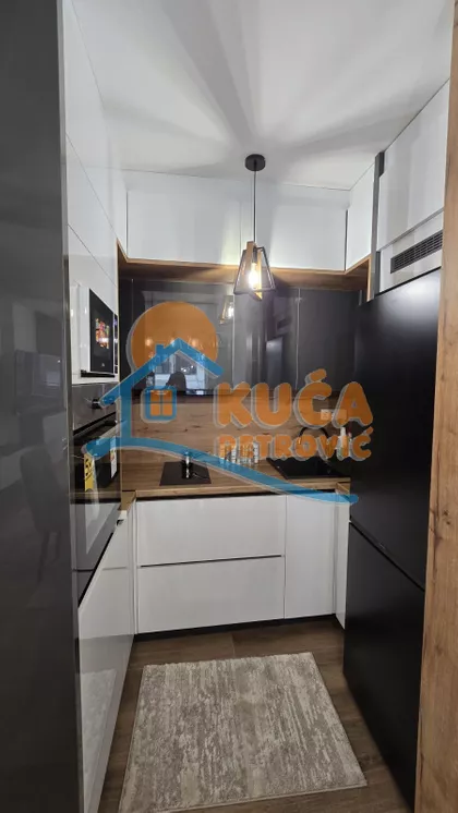 Cara Dušana | 4zida.rs