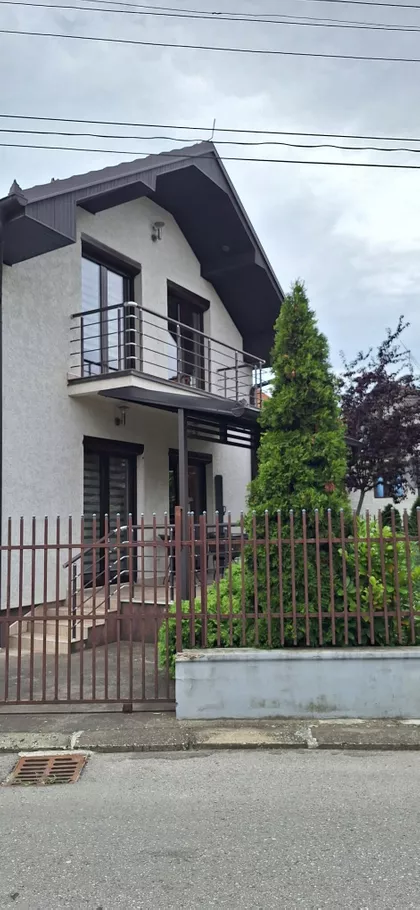 Ustanička | 4zida.rs