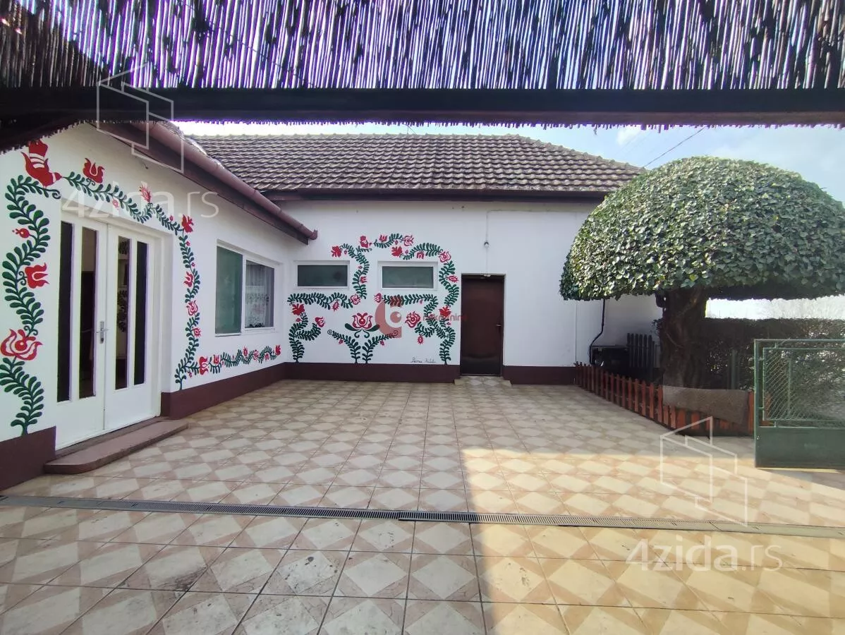 Poslovna zgrada | 4zida