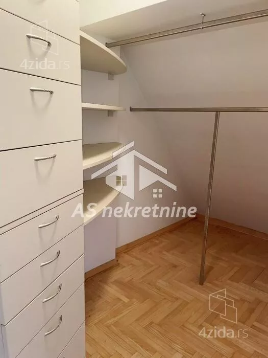 Šestosoban stan | 4zida