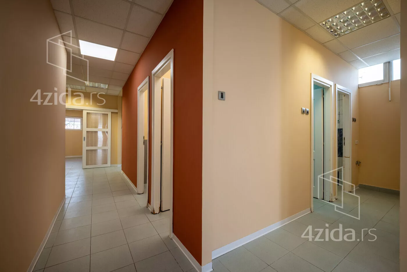 Poslovna zgrada | 4zida