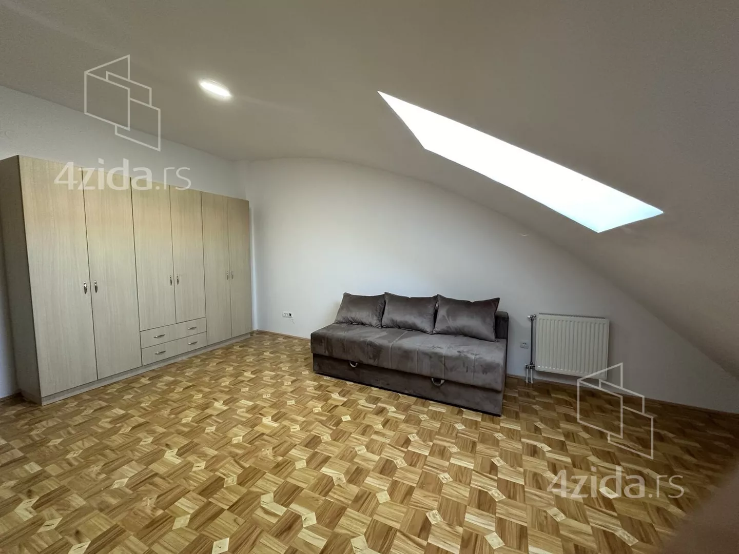 Petosoban stan | 4zida