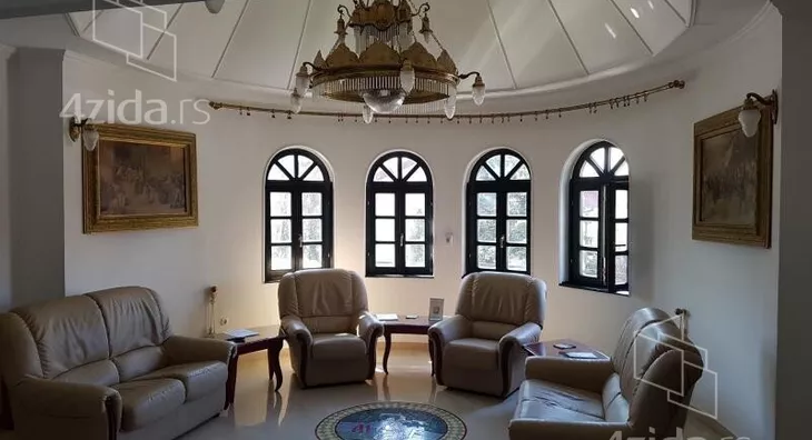 Poslovna zgrada | 4zida