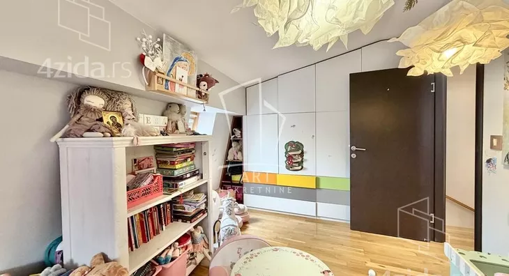 Troiposoban stan | 4zida