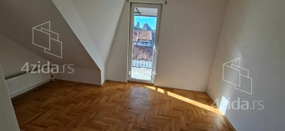 Četvoroiposoban stan | 4zida