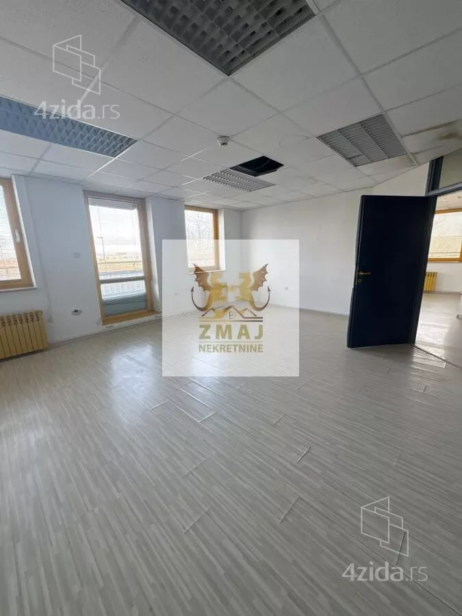 Poslovna zgrada | 4zida