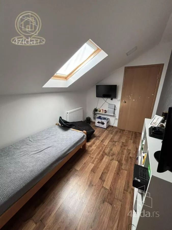 Šestosoban stan | 4zida