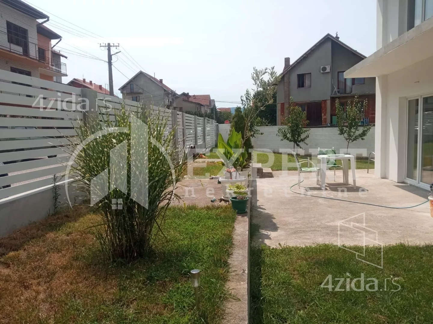 Lokal | 4zida