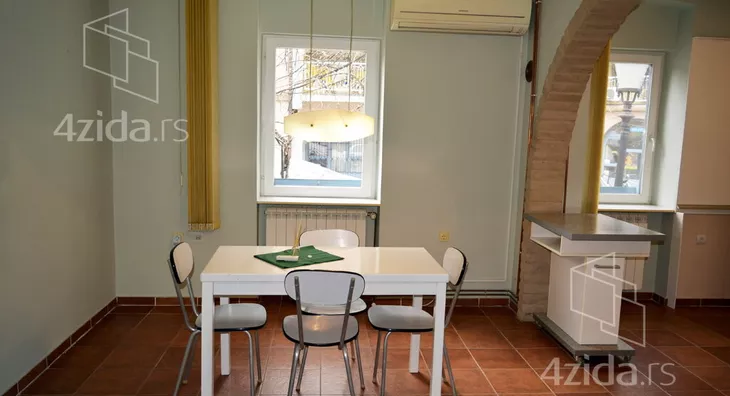 Šestosoban stan | 4zida