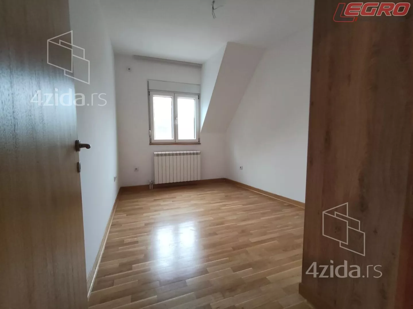 Petosoban stan | 4zida