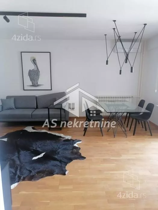 Četvoroiposoban stan | 4zida