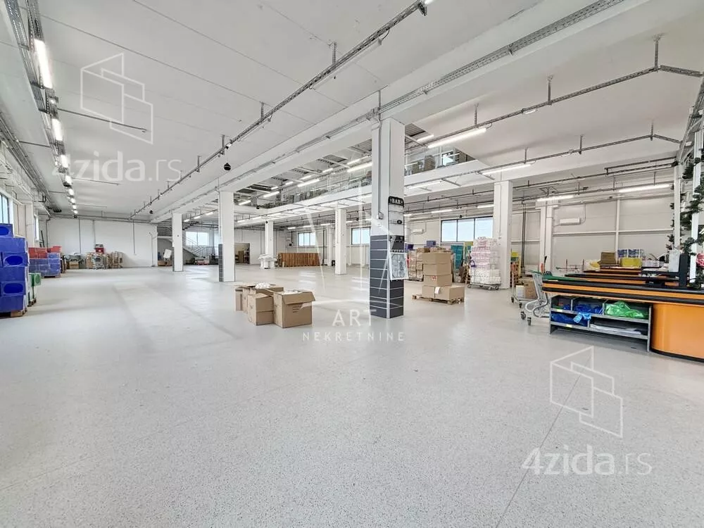 Poslovna zgrada | 4zida