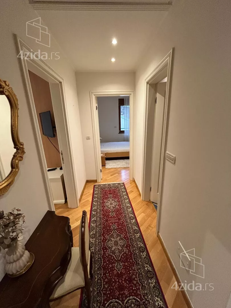 Četvoroiposoban stan | 4zida