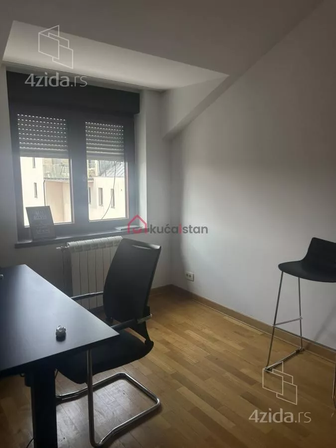 Četvoroiposoban stan | 4zida