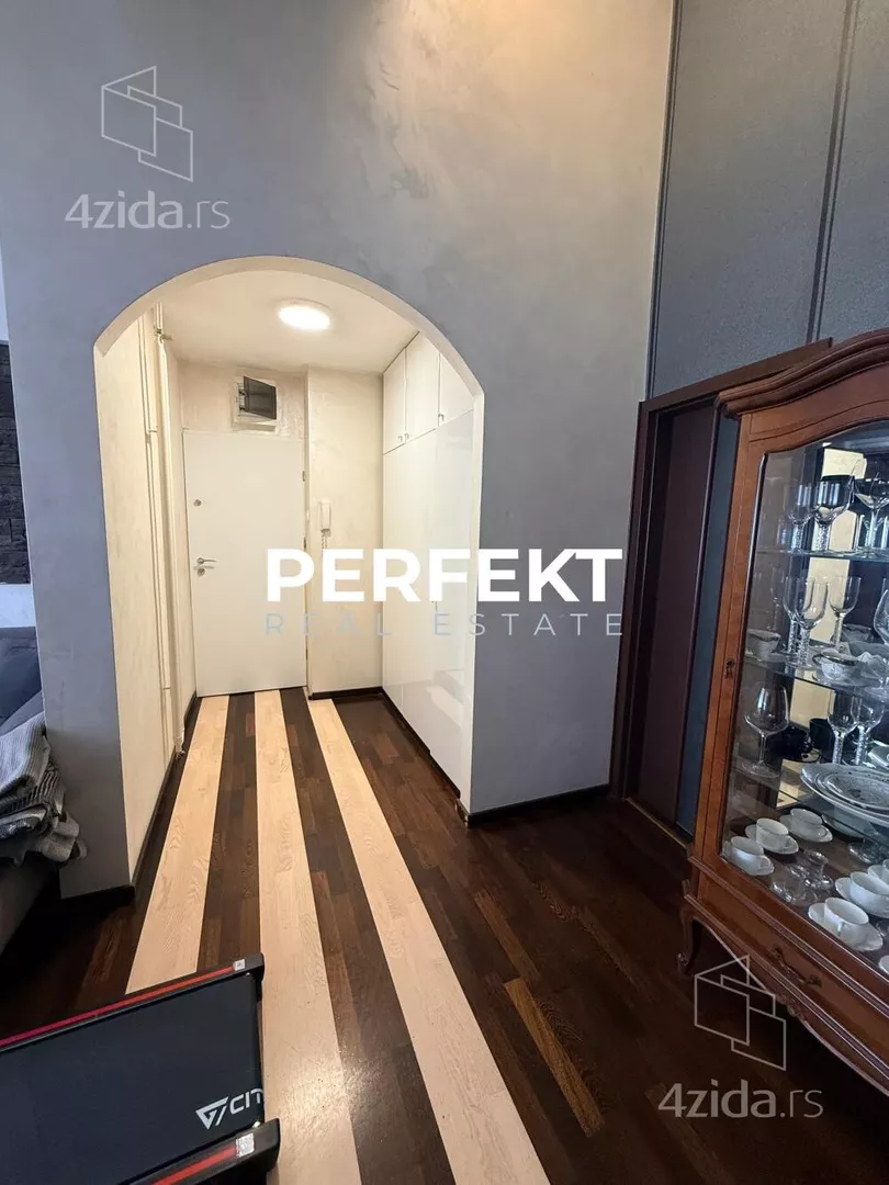 Četvoroiposoban stan | 4zida
