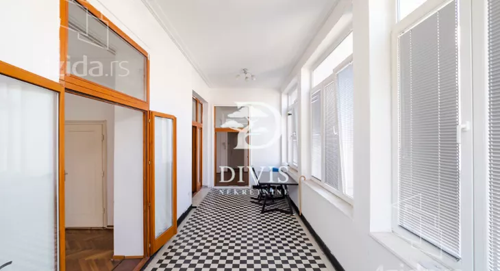 Četvoroiposoban stan | 4zida