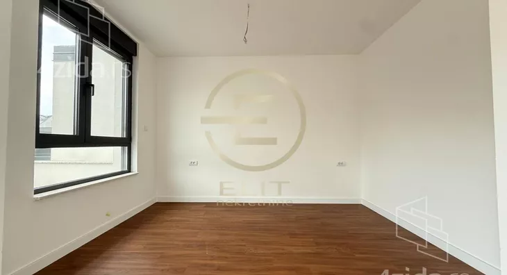 Šestosoban stan | 4zida