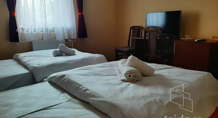 Poslovna zgrada | 4zida