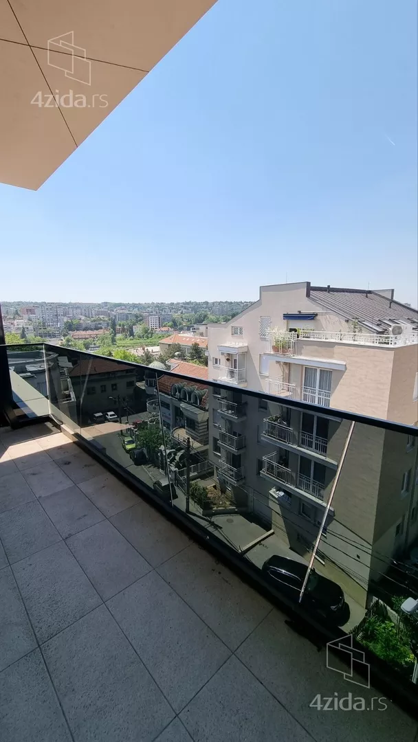 Šestosoban stan | 4zida