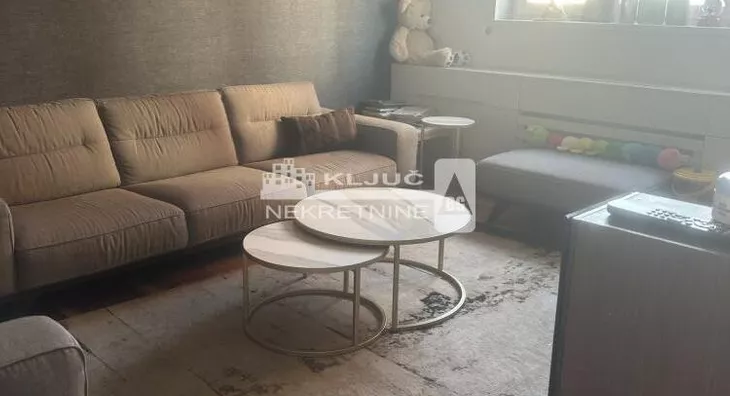 Četvoroiposoban stan | 4zida