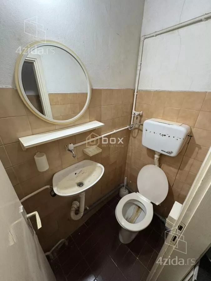 Poslovna zgrada | 4zida