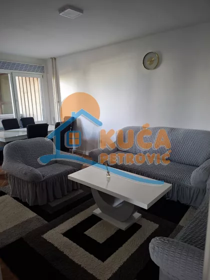 Trg 14. oktobra | 4zida.rs