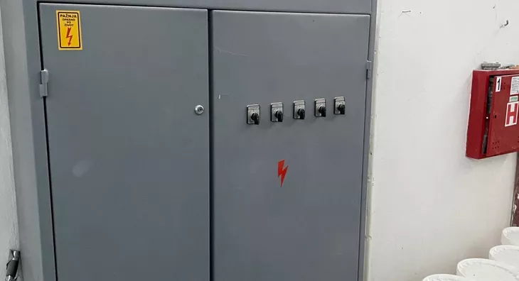 Poslovna zgrada | 4zida