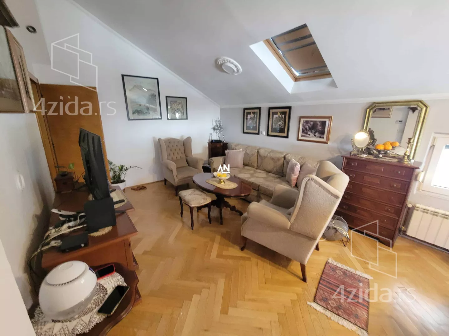 Troiposoban stan | 4zida