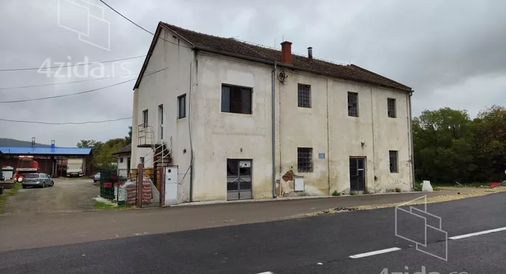 Poslovna zgrada | 4zida