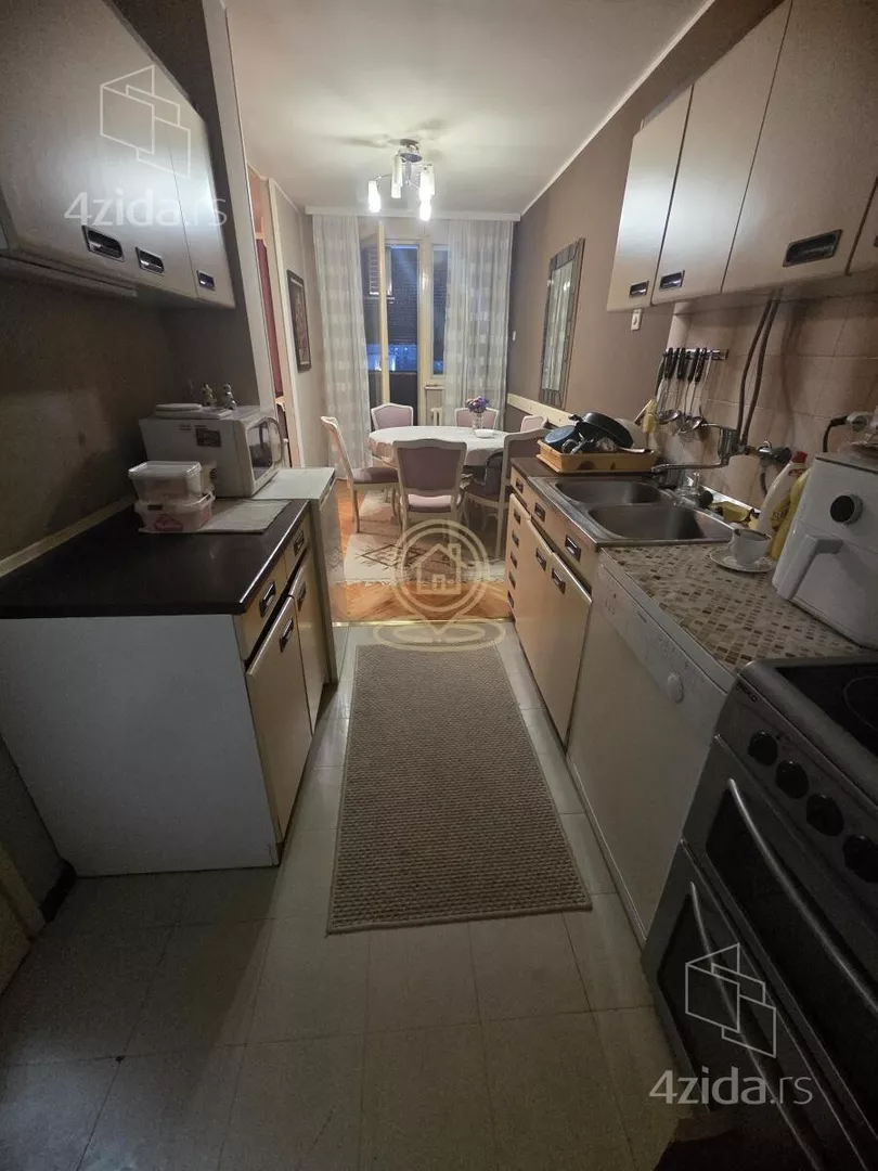 Troiposoban stan | 4zida