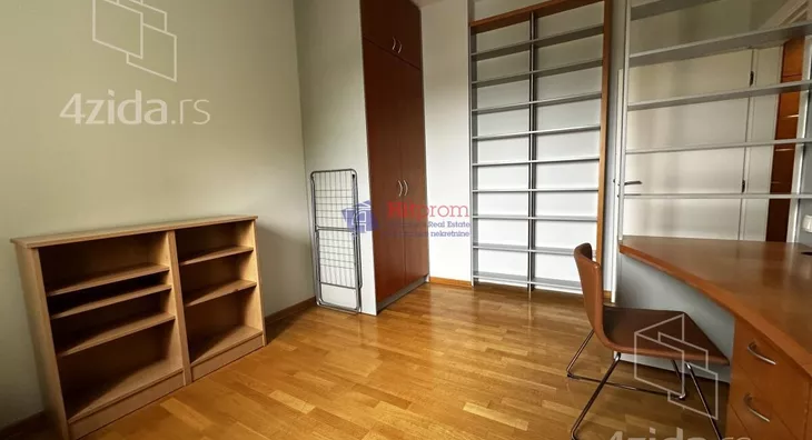 Četvoroiposoban stan | 4zida