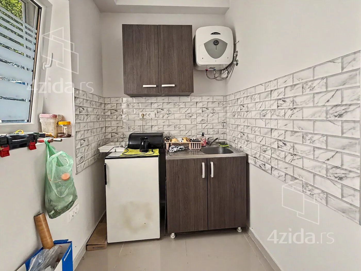 Lokal | 4zida
