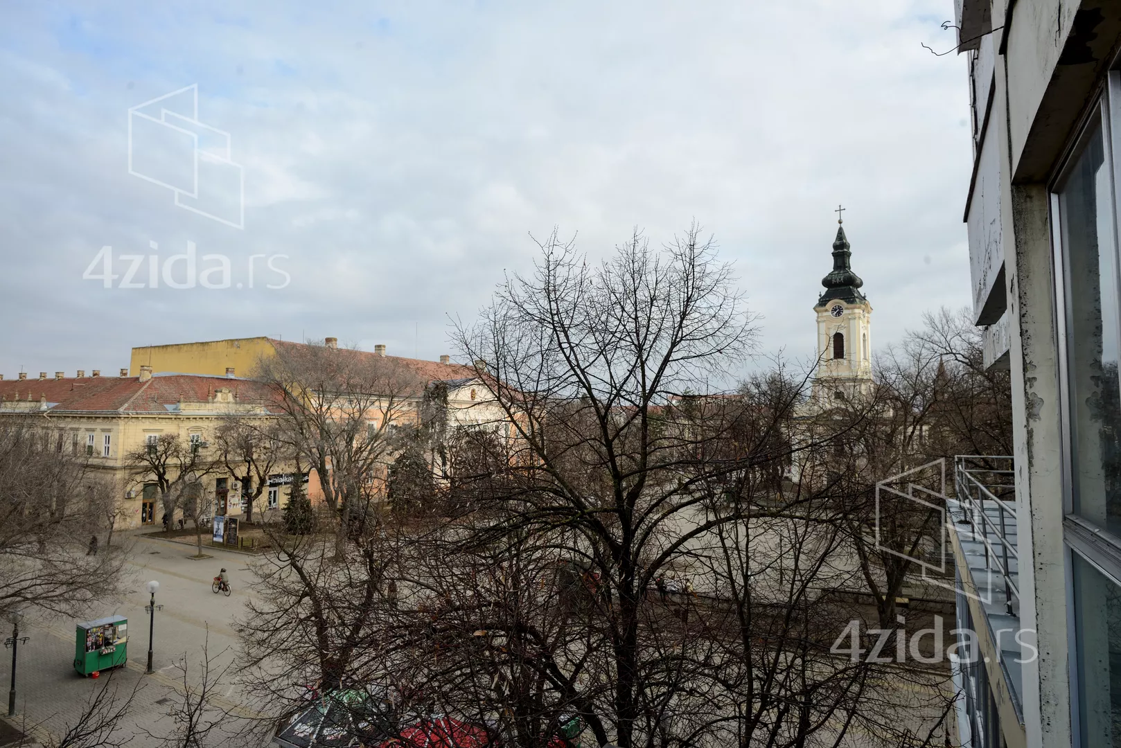 Poslovna zgrada | 4zida