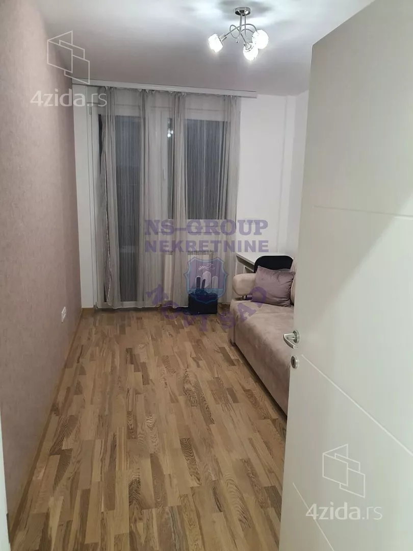 Petosoban stan | 4zida